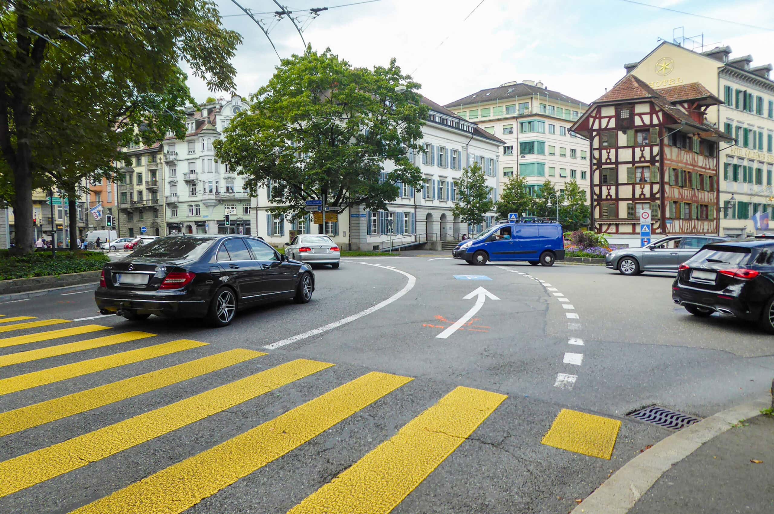 Bild von der Kreuzung Hirschengraben/Burgerstrasse in Luzern.